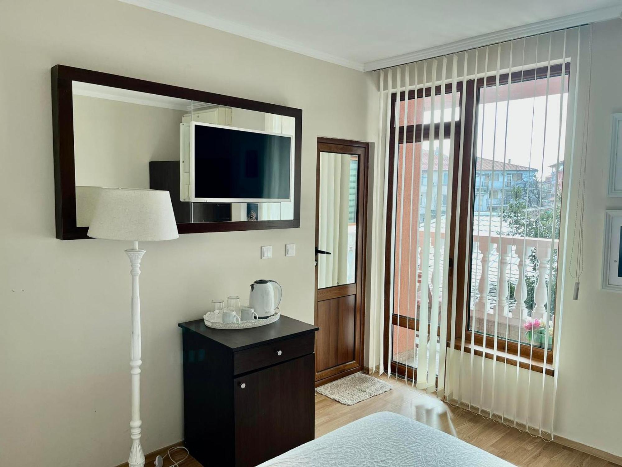 Red House Family Hotel Ravda Bagian luar foto